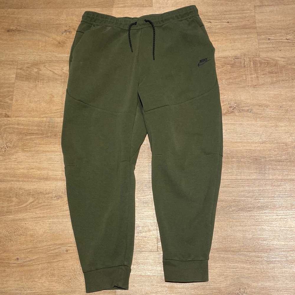 Green Nike tech fleece sweatpants